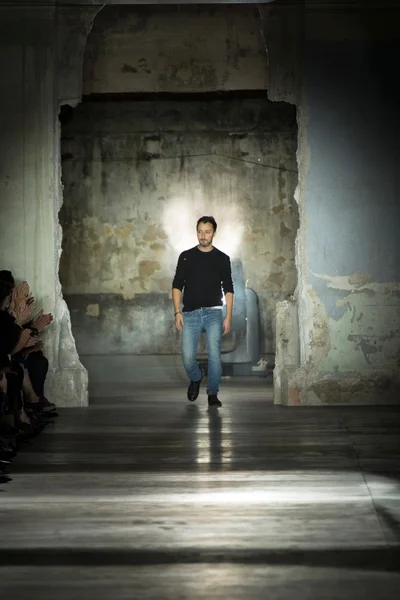 Look 50